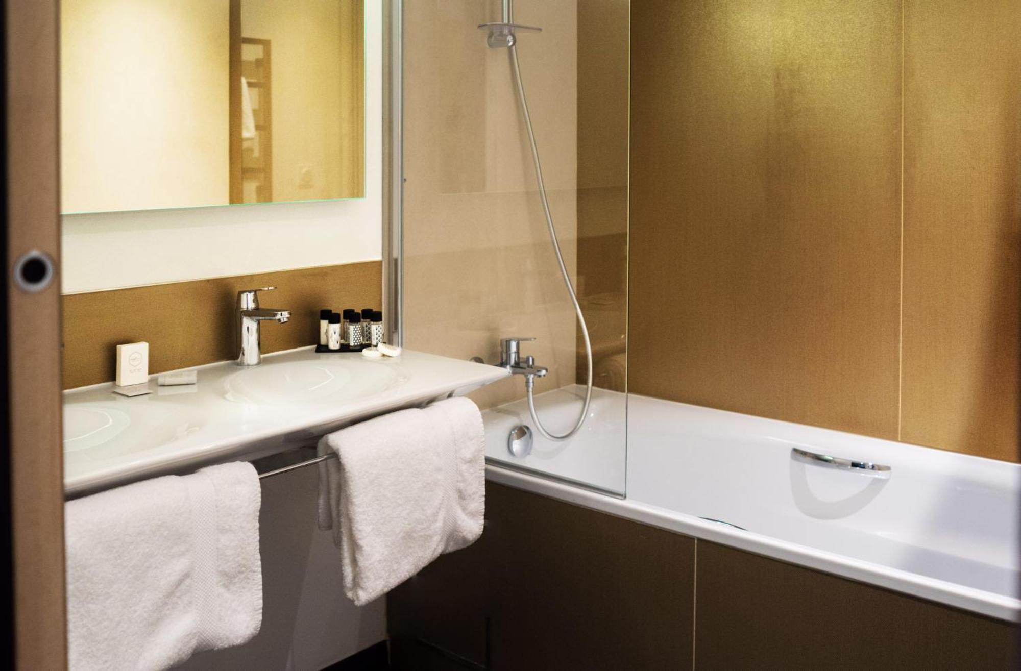 Kyriad Prestige Amiens Poulainville - Hotel And Spa Εξωτερικό φωτογραφία